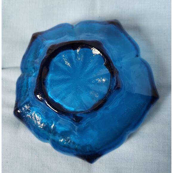 Blue Lotus shaped Viking Glass Bowl 6" MCM- M - Picture 2 of 5